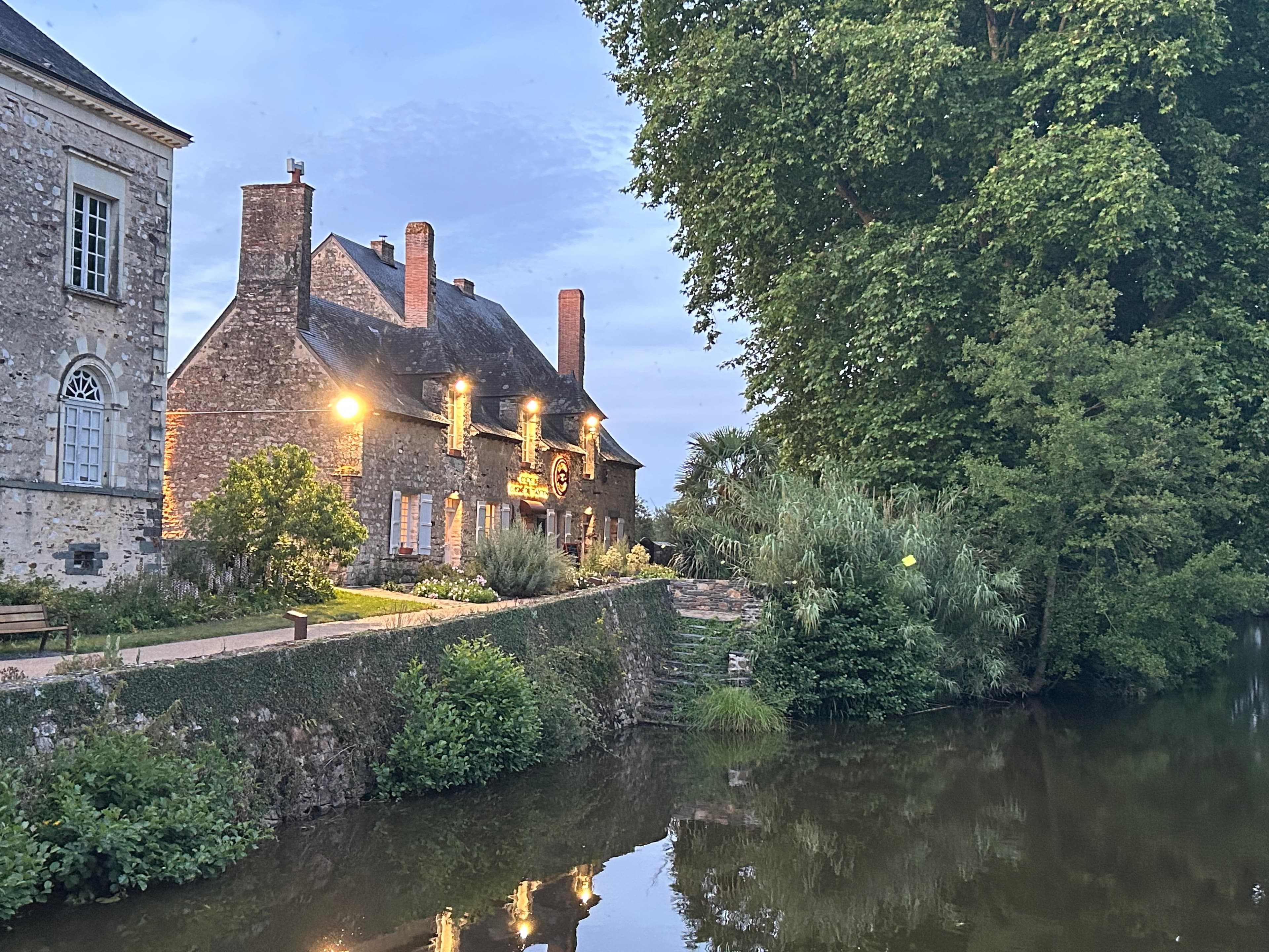 Poisson blanc, moules et velouté